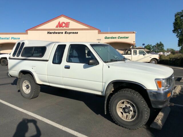 1992 White Toyota Pickup Extended Cab Pickup