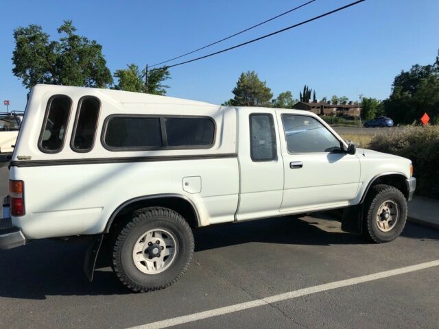1992 White Toyota Pickup Extended Cab Pickup