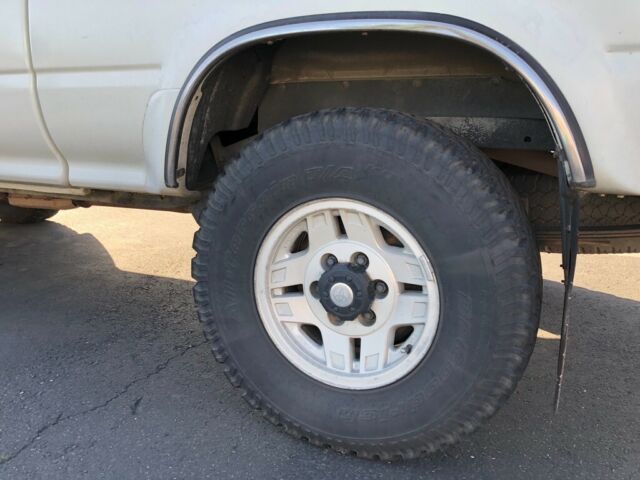 1992 White Toyota Pickup Extended Cab Pickup