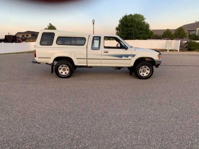 1992 White Toyota Pickup Extended Cab Pickup