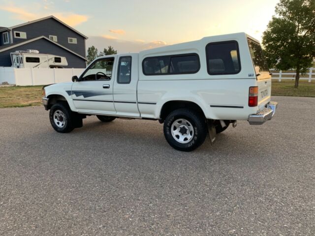 1992 White Toyota Pickup Extended Cab Pickup