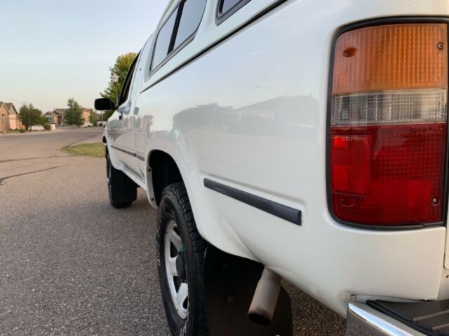 1992 White Toyota Pickup Extended Cab Pickup