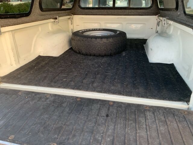 1992 White Toyota Pickup Extended Cab Pickup