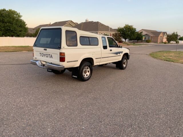 1992 White Toyota Pickup Extended Cab Pickup
