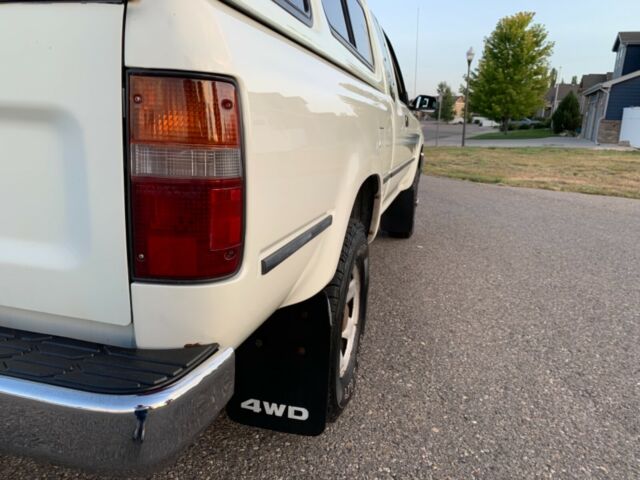 1992 White Toyota Pickup Extended Cab Pickup