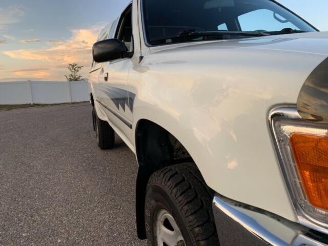 1992 White Toyota Pickup Extended Cab Pickup