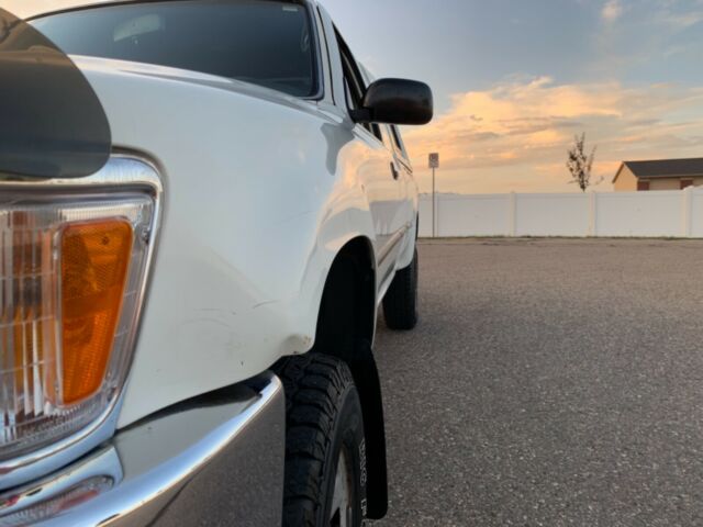 1992 White Toyota Pickup Extended Cab Pickup