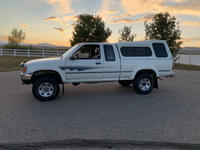 1992 White Toyota Pickup Extended Cab Pickup