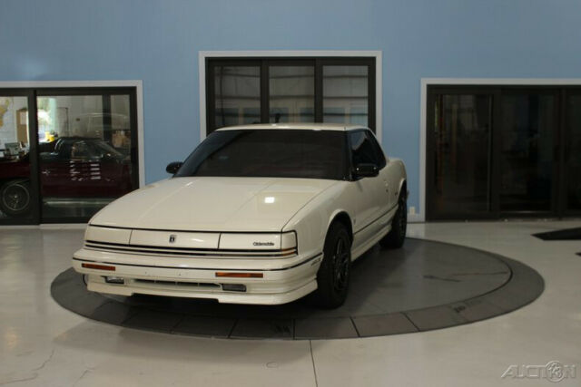 1992 White Oldsmobile Toronado Coupe