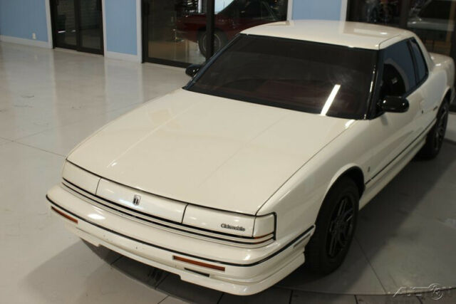 1992 White Oldsmobile Toronado Coupe