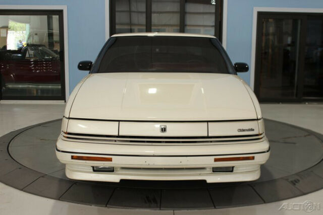 1992 White Oldsmobile Toronado Coupe