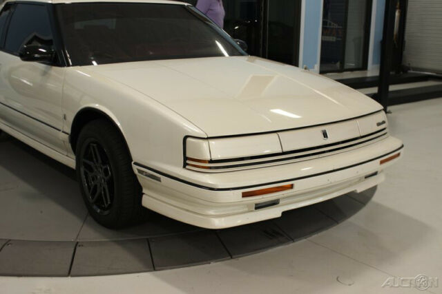 1992 White Oldsmobile Toronado Coupe
