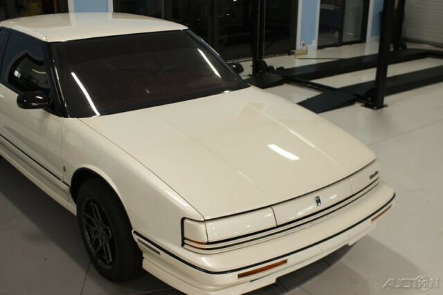 1992 White Oldsmobile Toronado Coupe