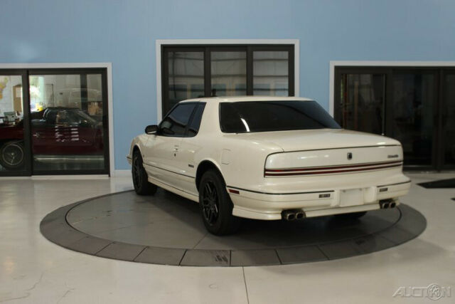 1992 White Oldsmobile Toronado Coupe