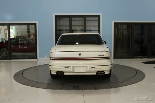 1992 White Oldsmobile Toronado Coupe