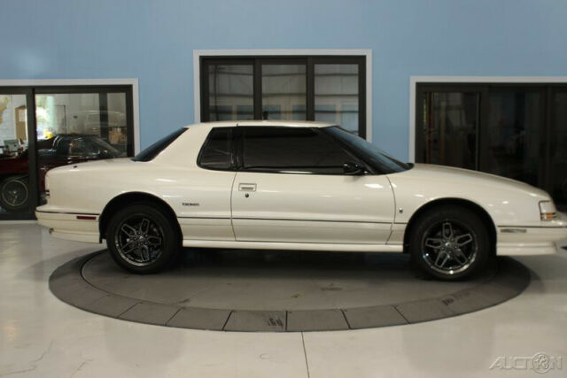 1992 White Oldsmobile Toronado Coupe