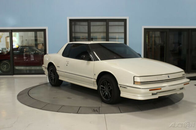 1992 White Oldsmobile Toronado Coupe