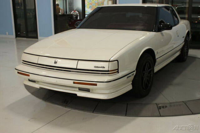 1992 White Oldsmobile Toronado Coupe