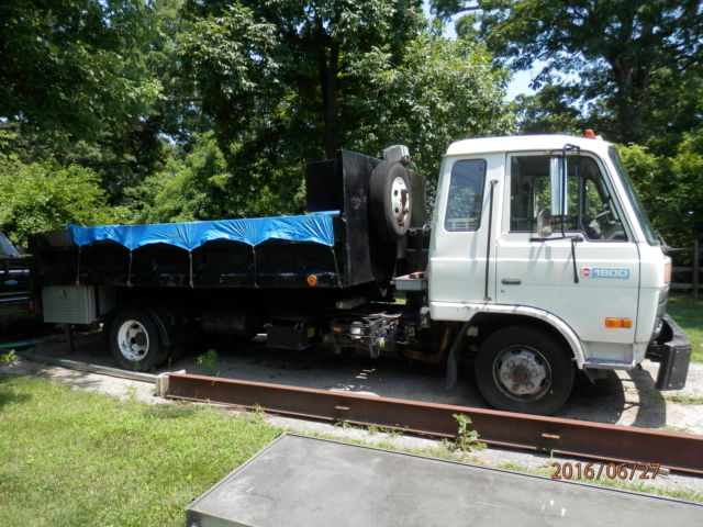 1992 White Nissan Other Dump body