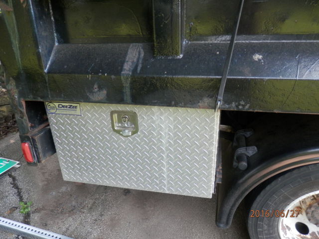 1992 White Nissan Other Dump body