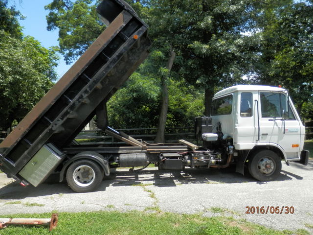 1992 White Nissan Other Dump body