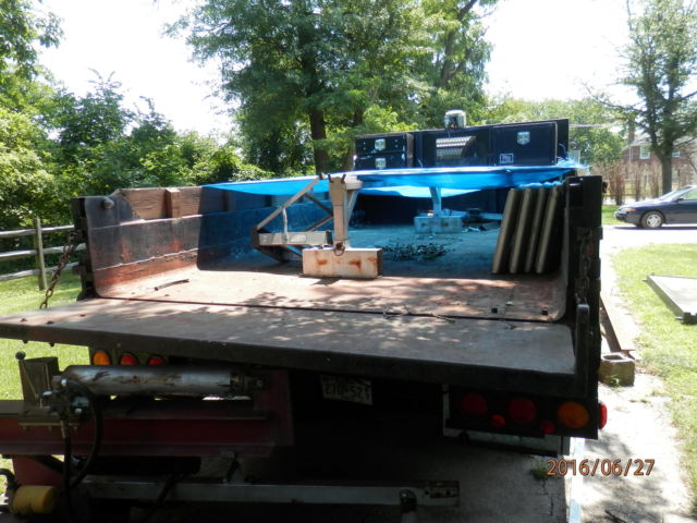 1992 White Nissan Other Dump body