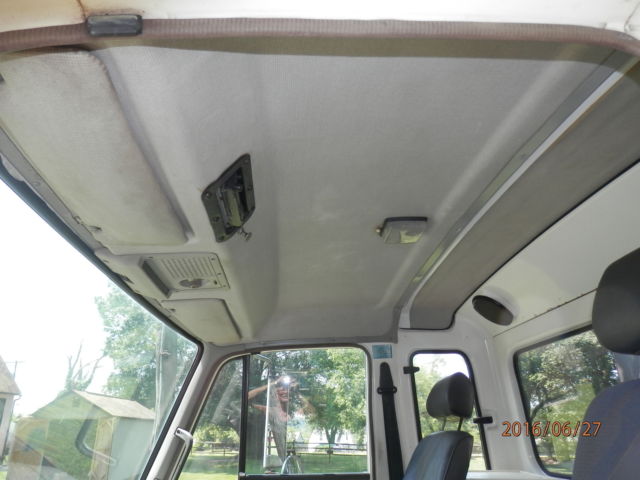 1992 White Nissan Other Dump body