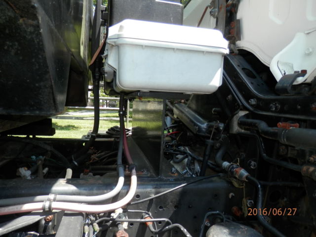 1992 White Nissan Other Dump body