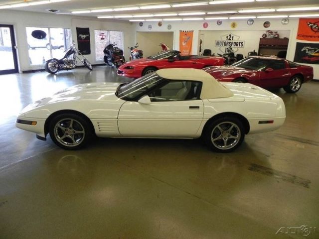1992 White Chevrolet Corvette Convertible