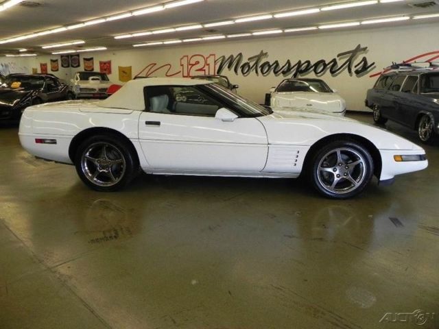1992 White Chevrolet Corvette Convertible