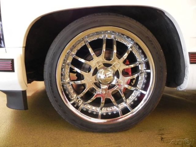 1992 White Chevrolet C/K Pickup 1500 Pickup Truck