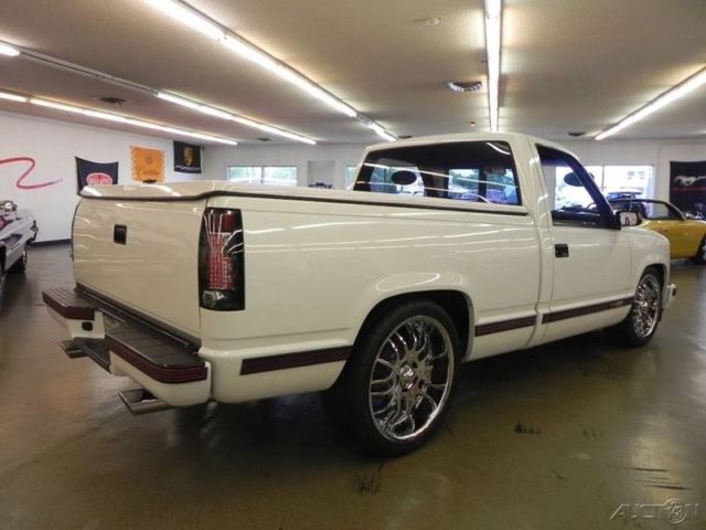 1992 White Chevrolet C/K Pickup 1500 Pickup Truck