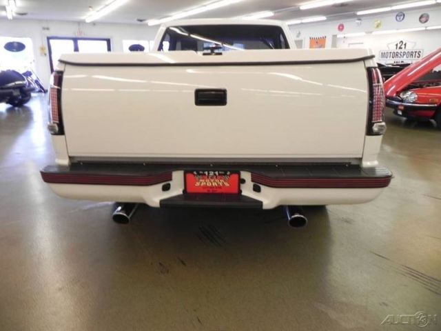 1992 White Chevrolet C/K Pickup 1500 Pickup Truck
