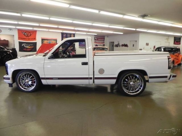 1992 White Chevrolet C/K Pickup 1500 Pickup Truck