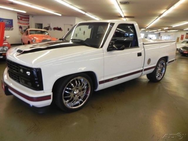 1992 White Chevrolet C/K Pickup 1500 Pickup Truck