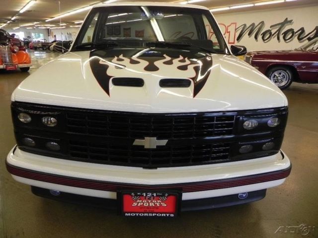 1992 White Chevrolet C/K Pickup 1500 Pickup Truck