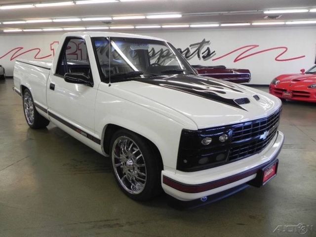 1992 White Chevrolet C/K Pickup 1500 Pickup Truck