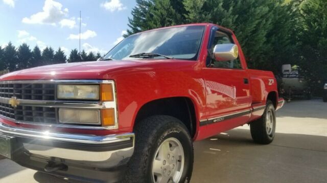 1992 Red Chevrolet Silverado 1500 Standard Cab Pickup