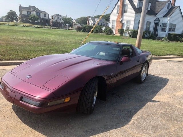 1993 40th naive. maroon Chevrolet Corvette Coupe