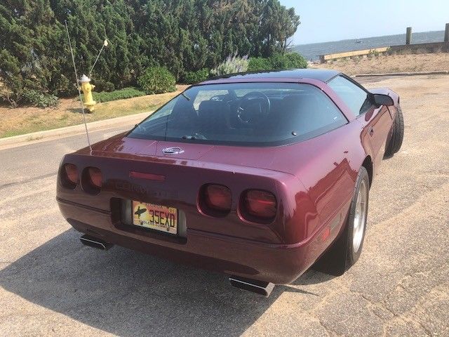 1993 40th naive. maroon Chevrolet Corvette Coupe