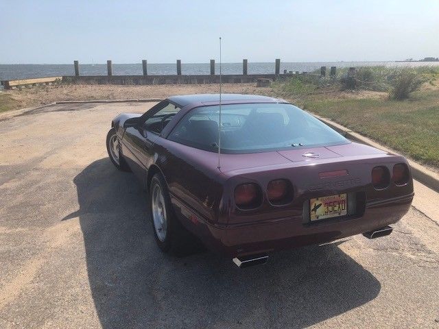 1993 40th naive. maroon Chevrolet Corvette Coupe