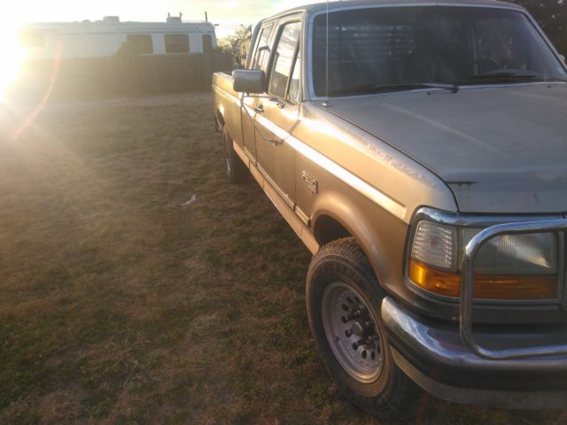1993 Tan Ford F-250 Extended Cab Pickup