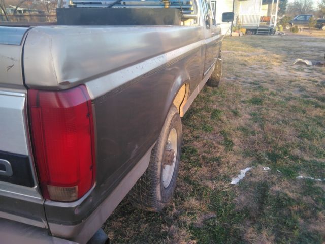 1993 Tan Ford F-250 Extended Cab Pickup