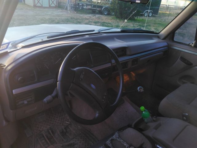 1993 Tan Ford F-250 Extended Cab Pickup