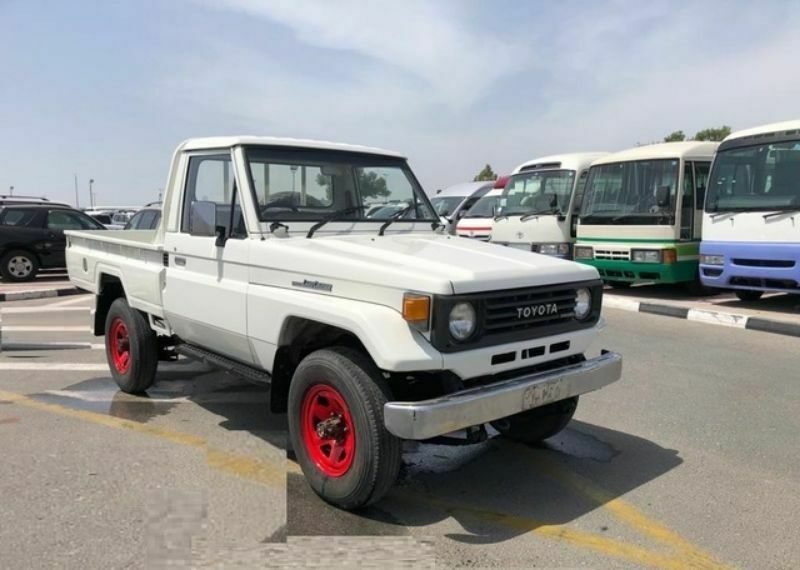 1993 White Toyota Land Cruiser Standard Cab Pickup