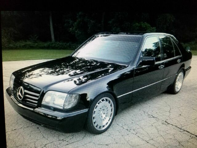 1993 Black Mercedes-Benz 300-Series Sedan