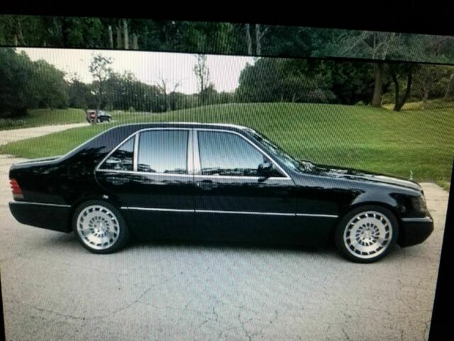 1993 Black Mercedes-Benz 300-Series Sedan