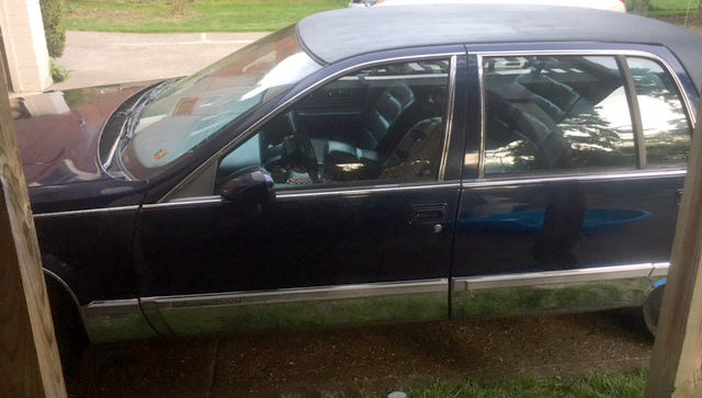 1993 SAPHIRE BLACK Cadillac Fleetwood Sedan