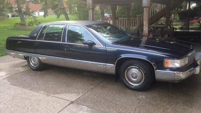 1993 SAPHIRE BLACK Cadillac Fleetwood Sedan