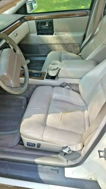 1993 White Cadillac Seville Sedan